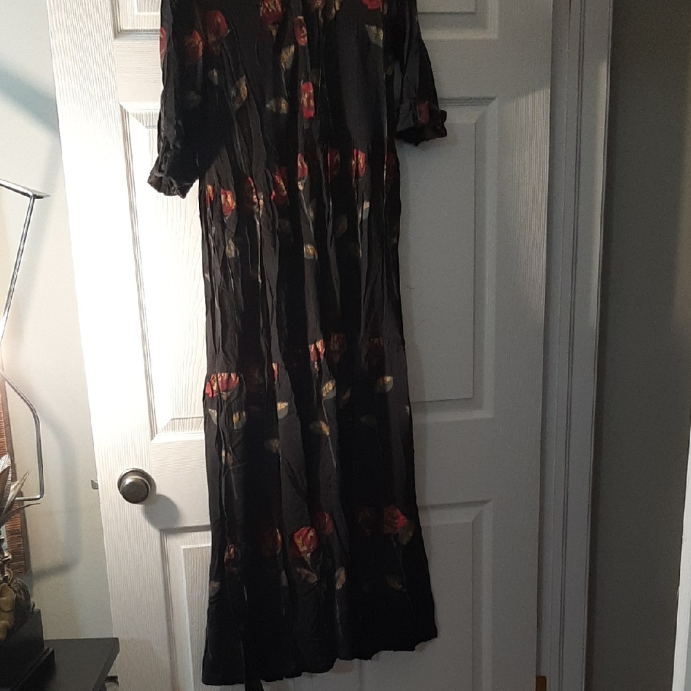 Chic Black Floral Maxi Dress